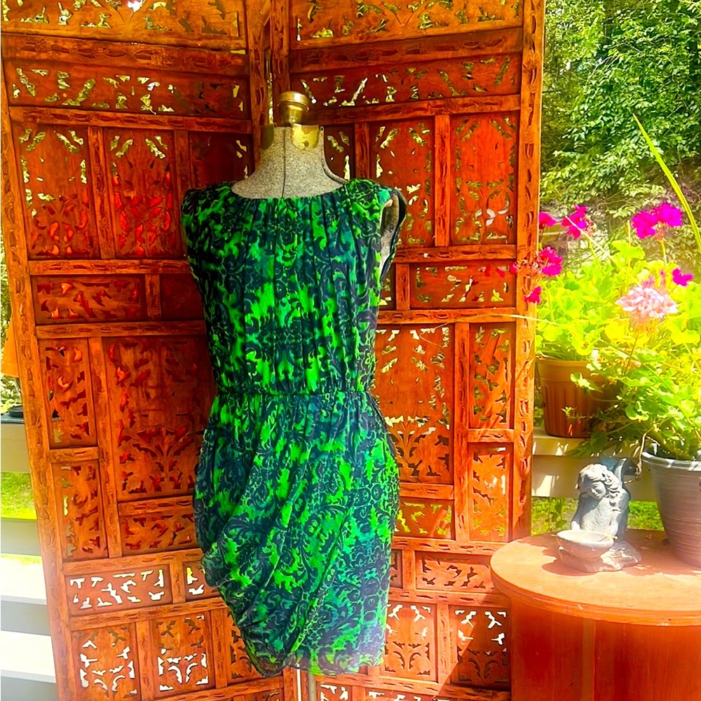 Alice + Olivia 💯% silk Green Pleaded Tiered  Dress